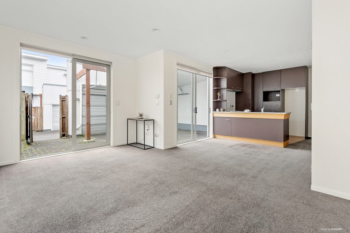 15/3 Wagener Place, Mount Albert, Auckland - Carousel 2