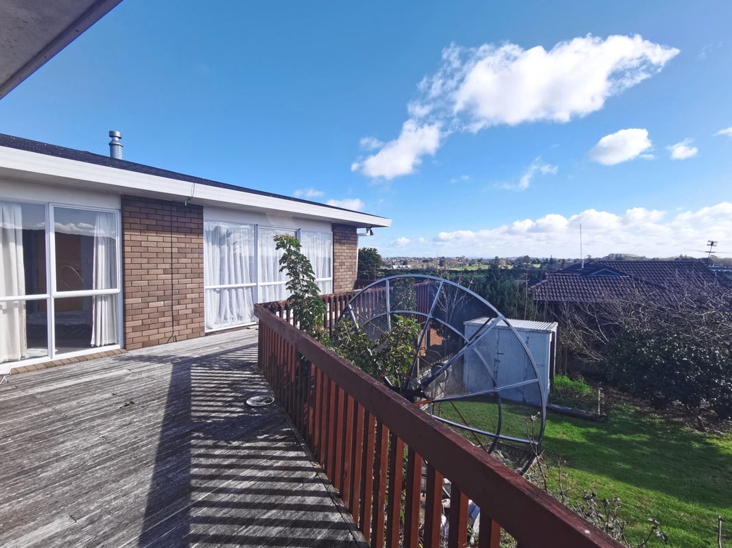 2 Anure Place, Highland Park, Auckland - Carousel 1