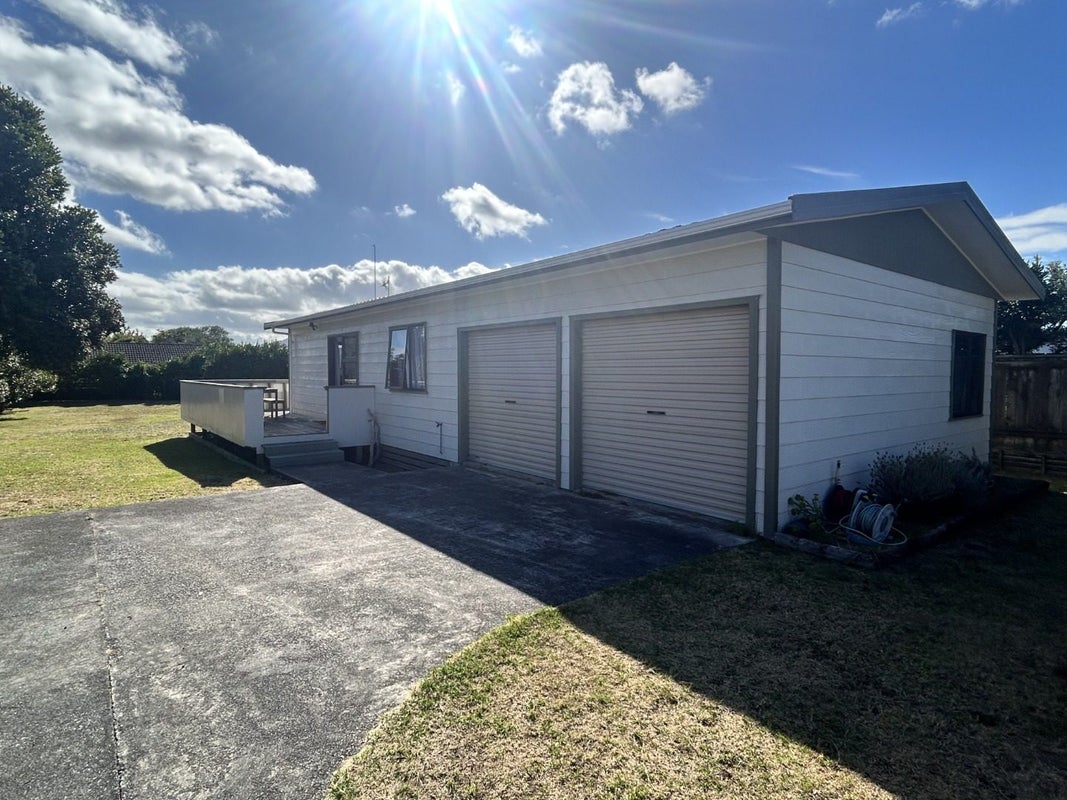 3 Hodgkins Road, Waikanae Beach, Waikanae - Carousel 2