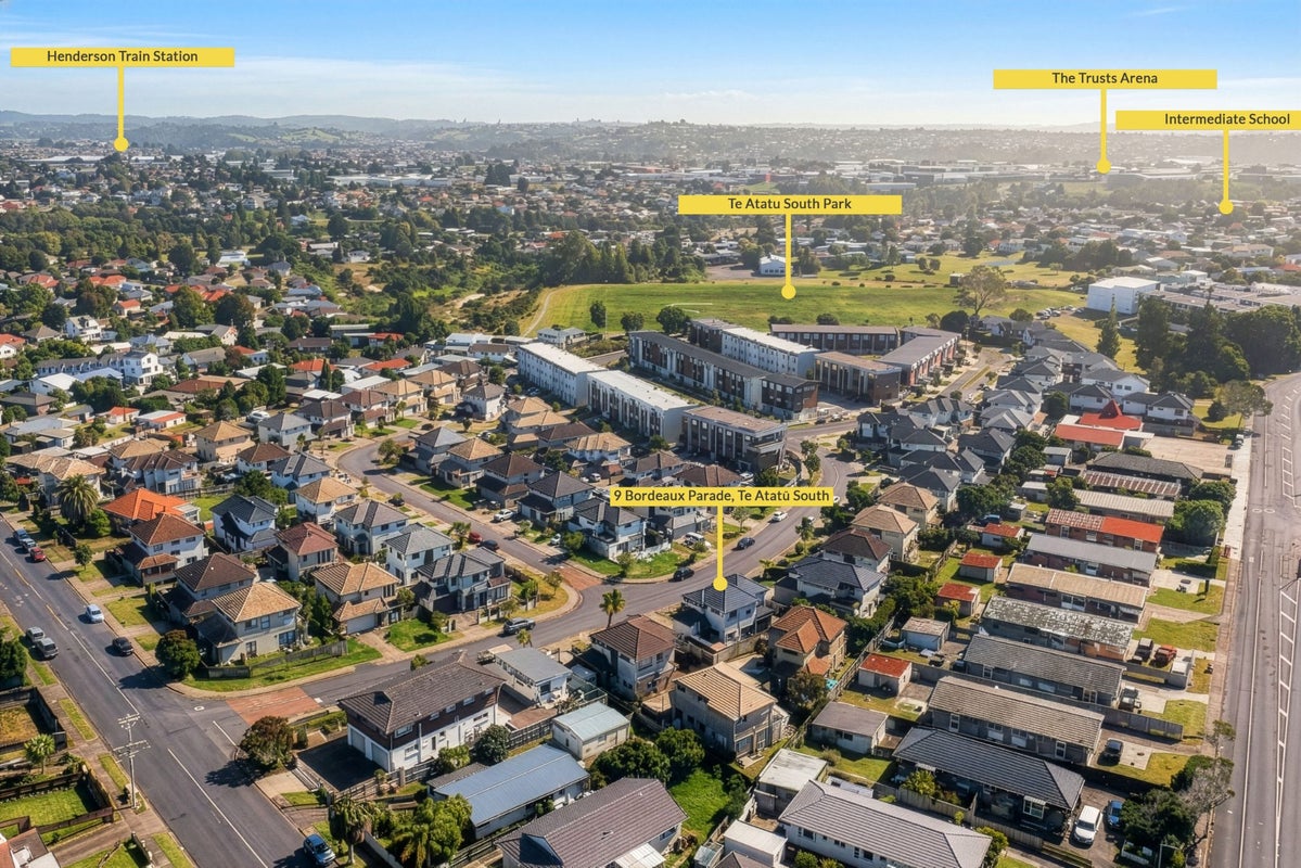 9 Bordeaux Parade, Te Atatu South, Auckland - Carousel 12