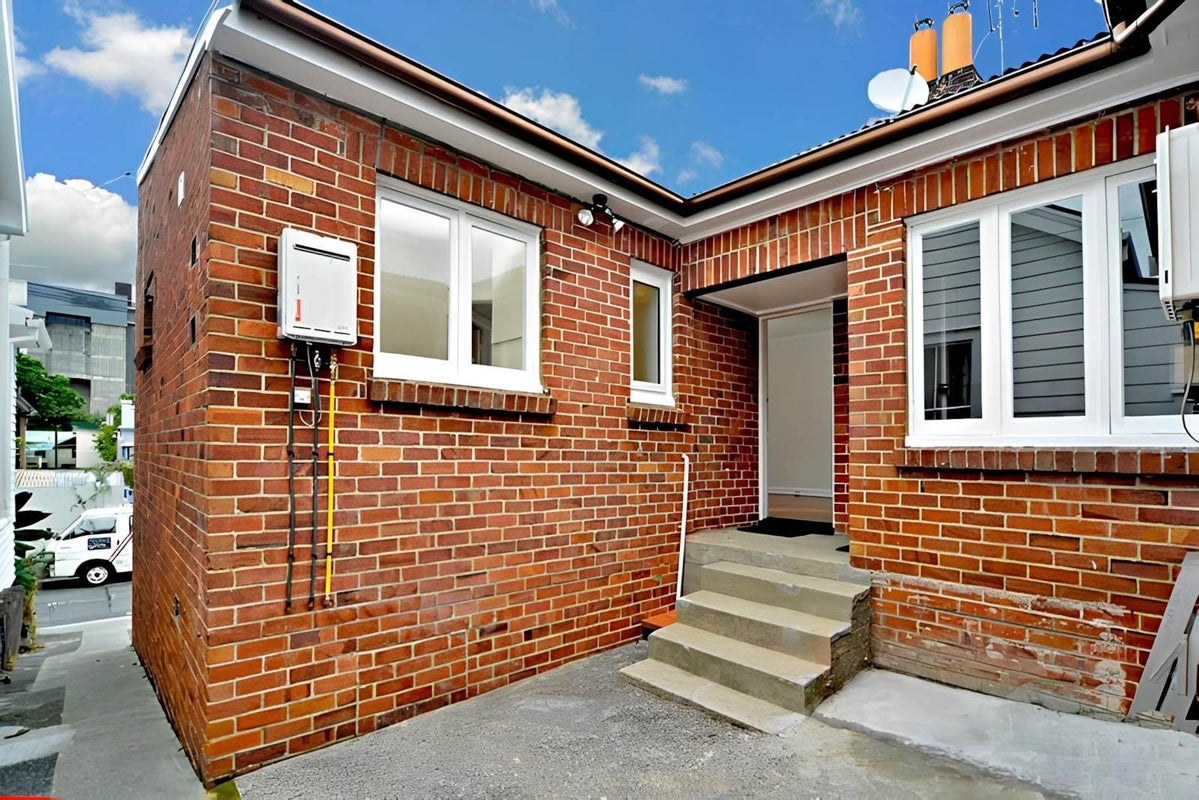 1/66 Seafield View Road, Grafton, Auckland - Carousel 1