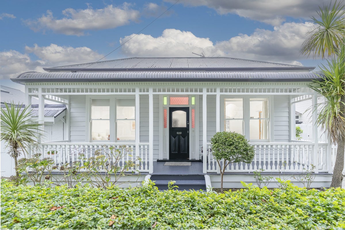 6 Ward Terrace, Sandringham, Auckland - Carousel 1