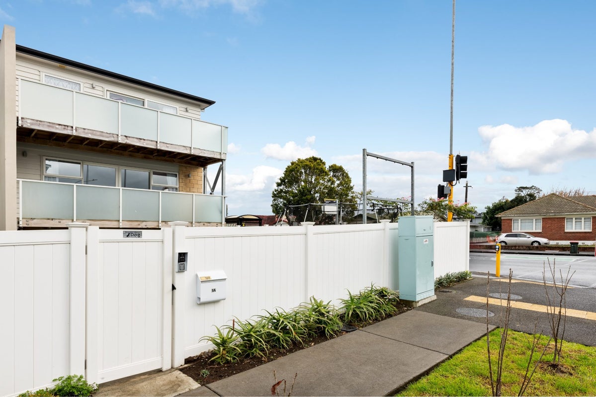 1A Bollard Avenue, Mount Albert, Auckland - Carousel 2