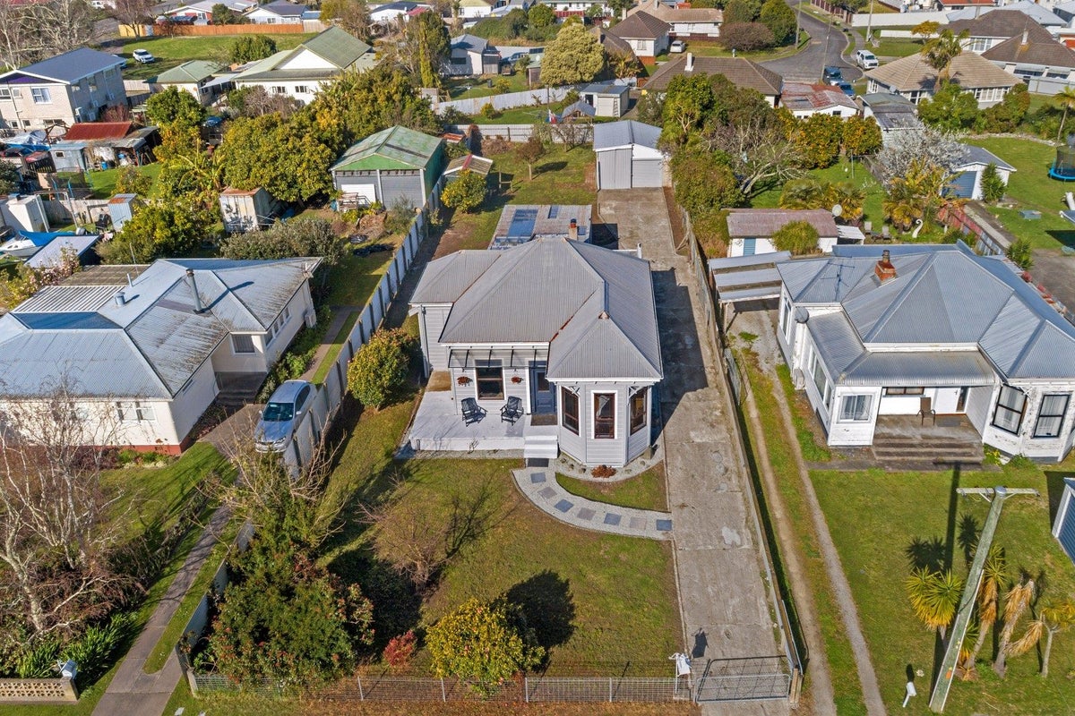 8 Waverley Street, Elgin, Gisborne - Carousel 22