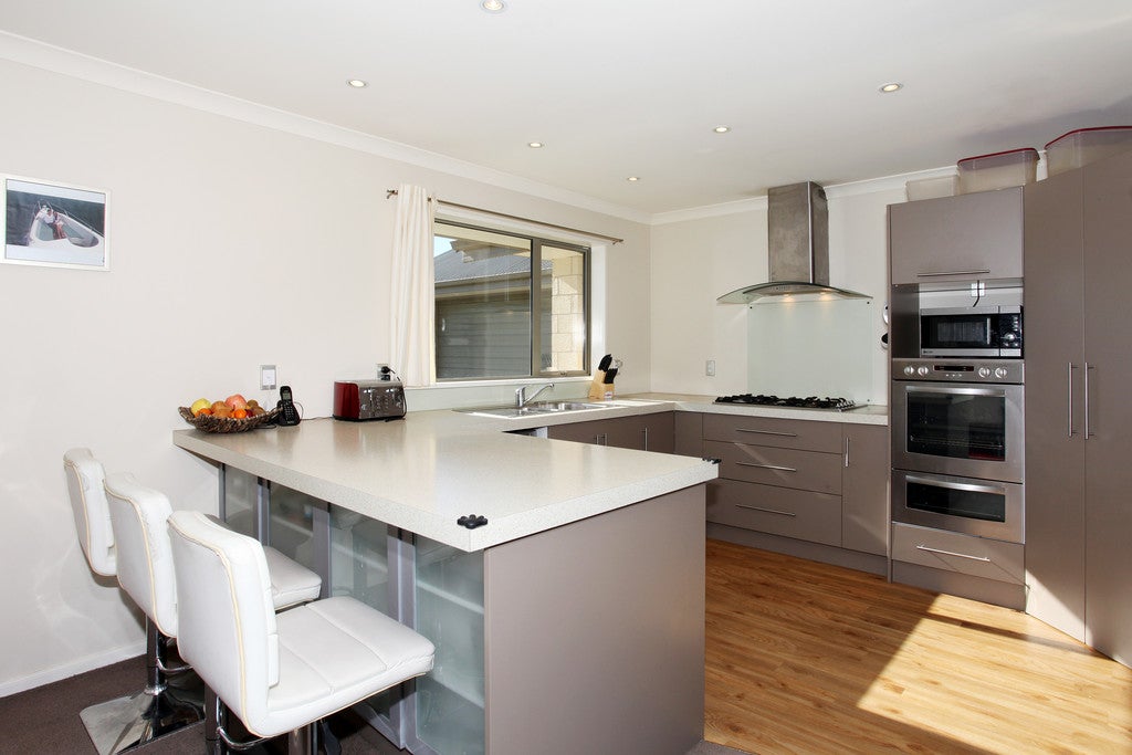 7 Date Crescent, Aidanfield, Christchurch - Carousel 2