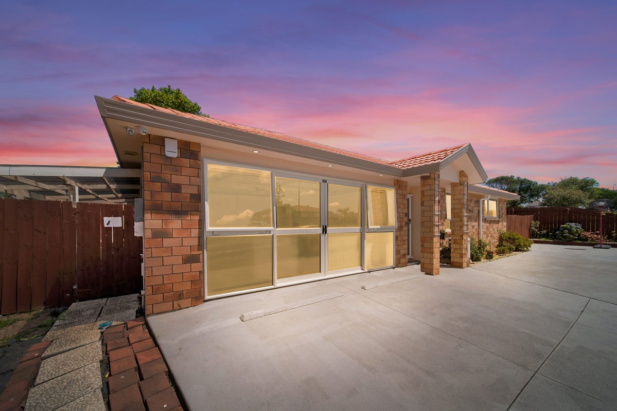 11 Naylors Drive, Mangere, Auckland - Carousel 1