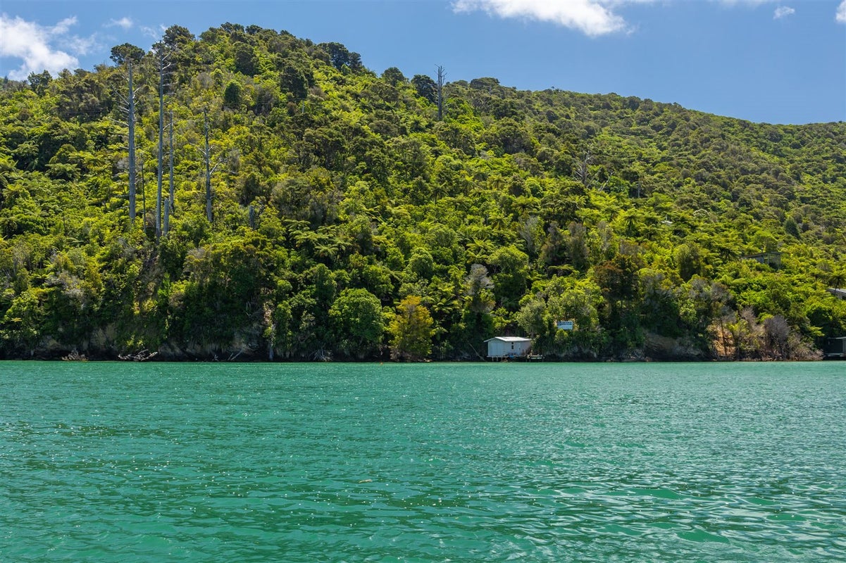 0 West Bay, Lochmara Bay - Carousel 34