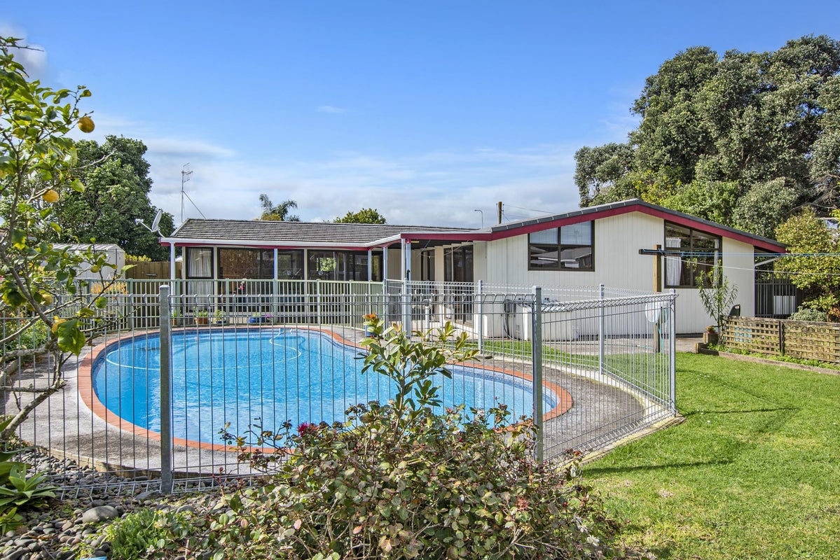 9 Lincoln Place, Kamo, Whangarei - Carousel 1