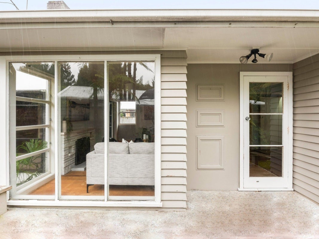16 Gerrand Place, Chedworth, Hamilton - Carousel 2