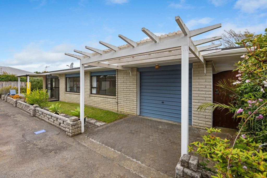 43B Wallace Place, Westown, New Plymouth - Carousel 2