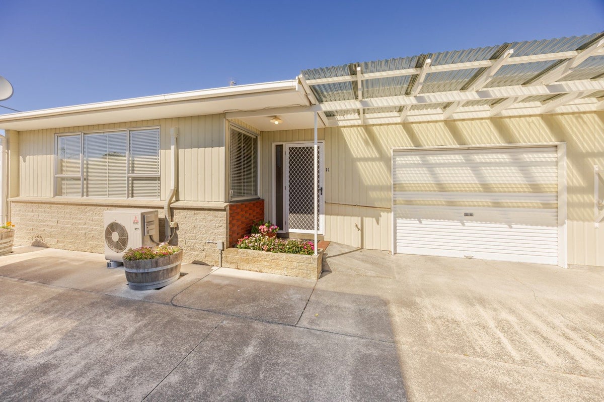 2/17 Bowling Road, Greenmeadows, Napier - Carousel 1