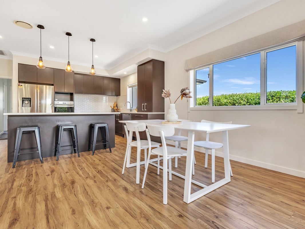 2 Drovers Way, Frimley, Hastings - Carousel 2