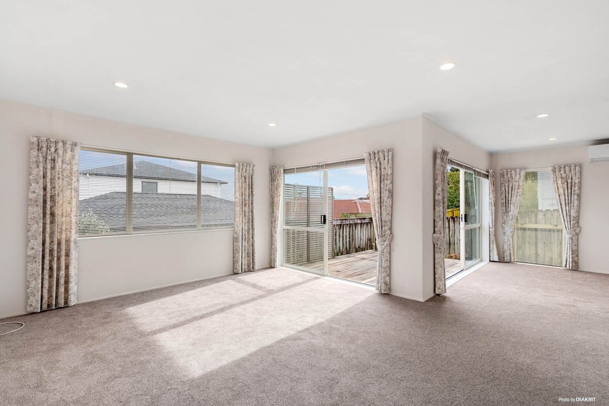 2/724 Chapel Road, Dannemora, Auckland - Carousel 1