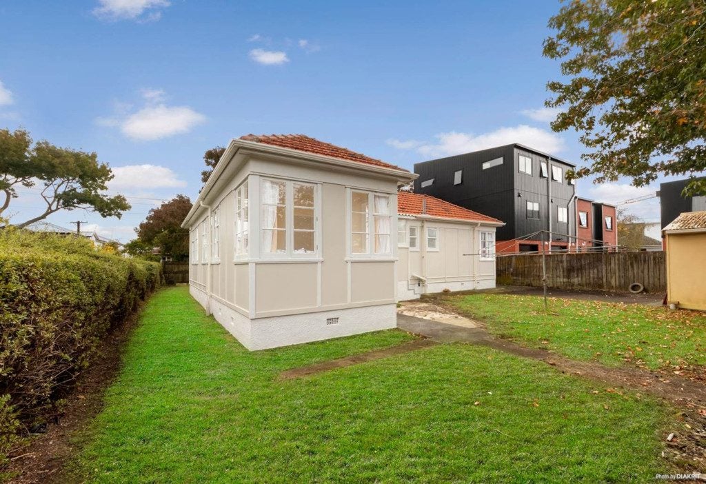 131 Hendon Avenue, Mount Albert, Auckland - Carousel 2