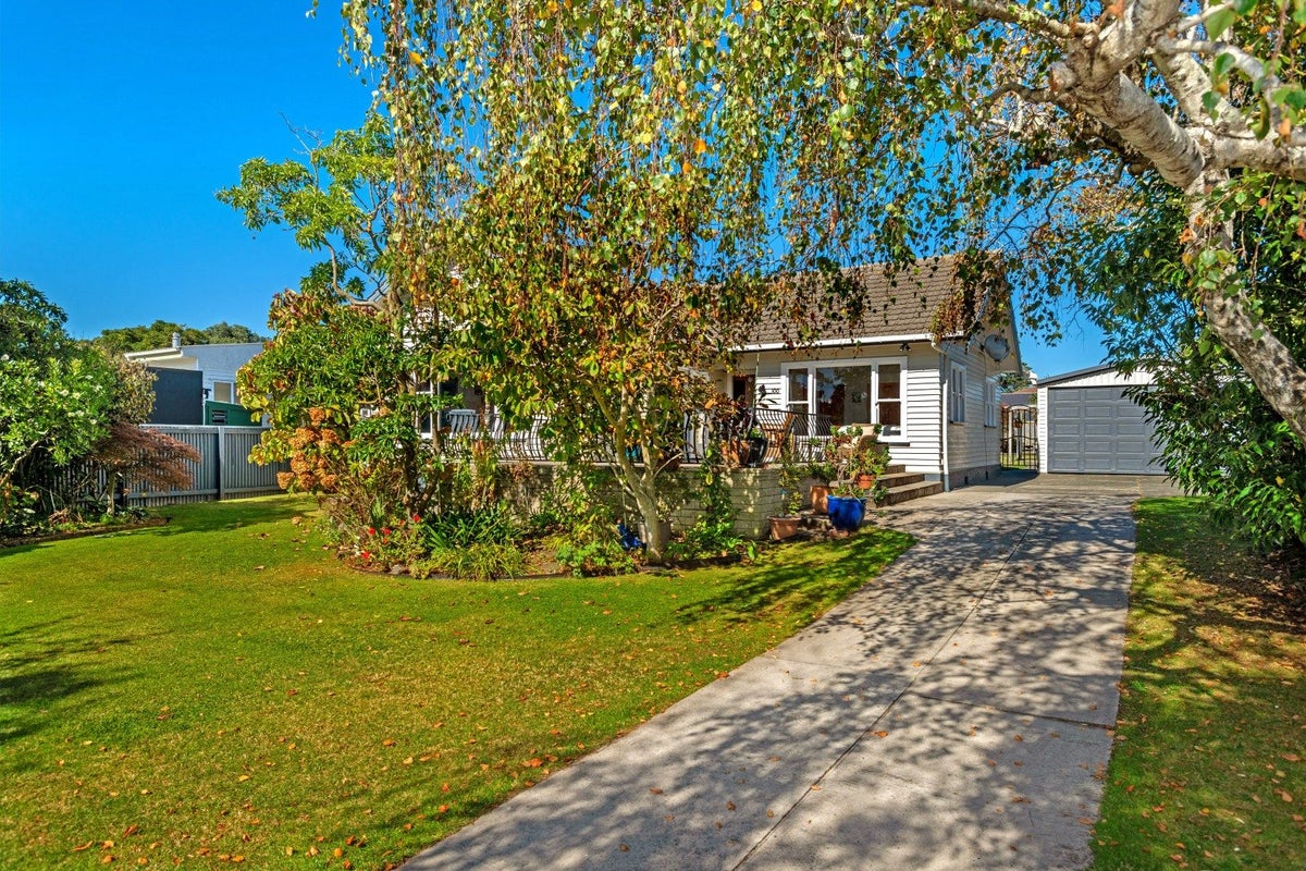 100 Awapuni Road, Awapuni, Gisborne - Carousel 1