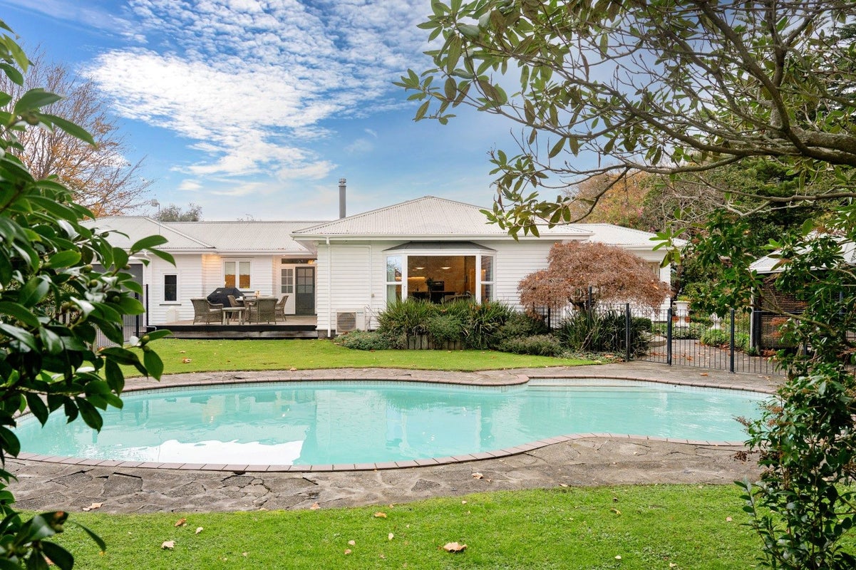 80 Ormond Road, Twyford, Hastings - Carousel 1