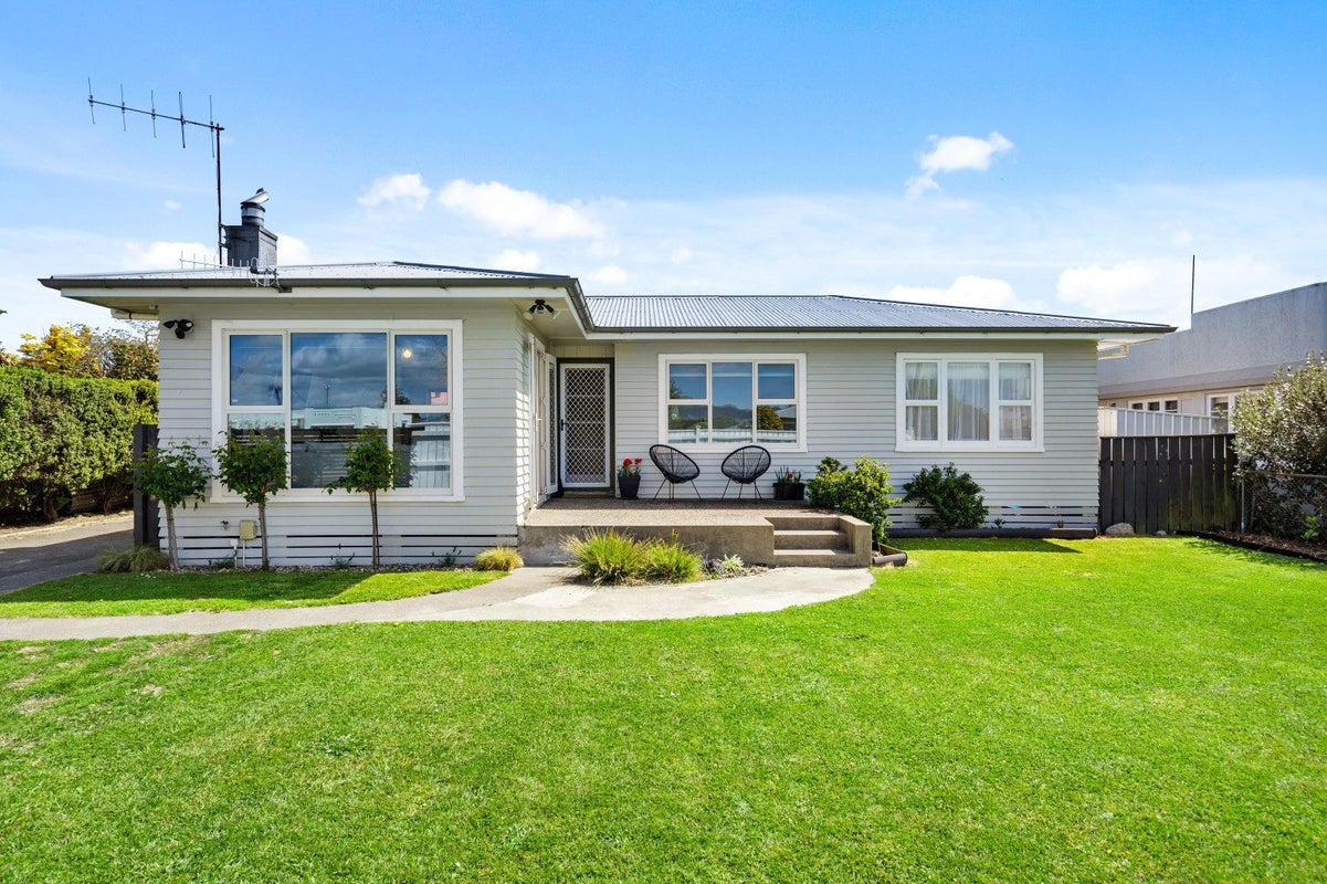 211 Lumsden Road, Akina, Hastings - Carousel 1