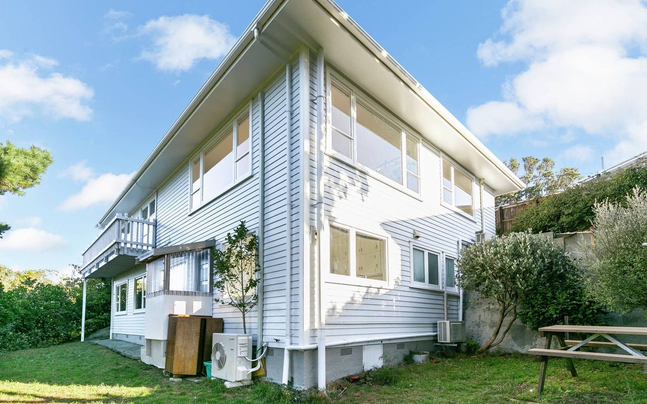 70 Dominion Park Street, Johnsonville, Wellington - Carousel 19