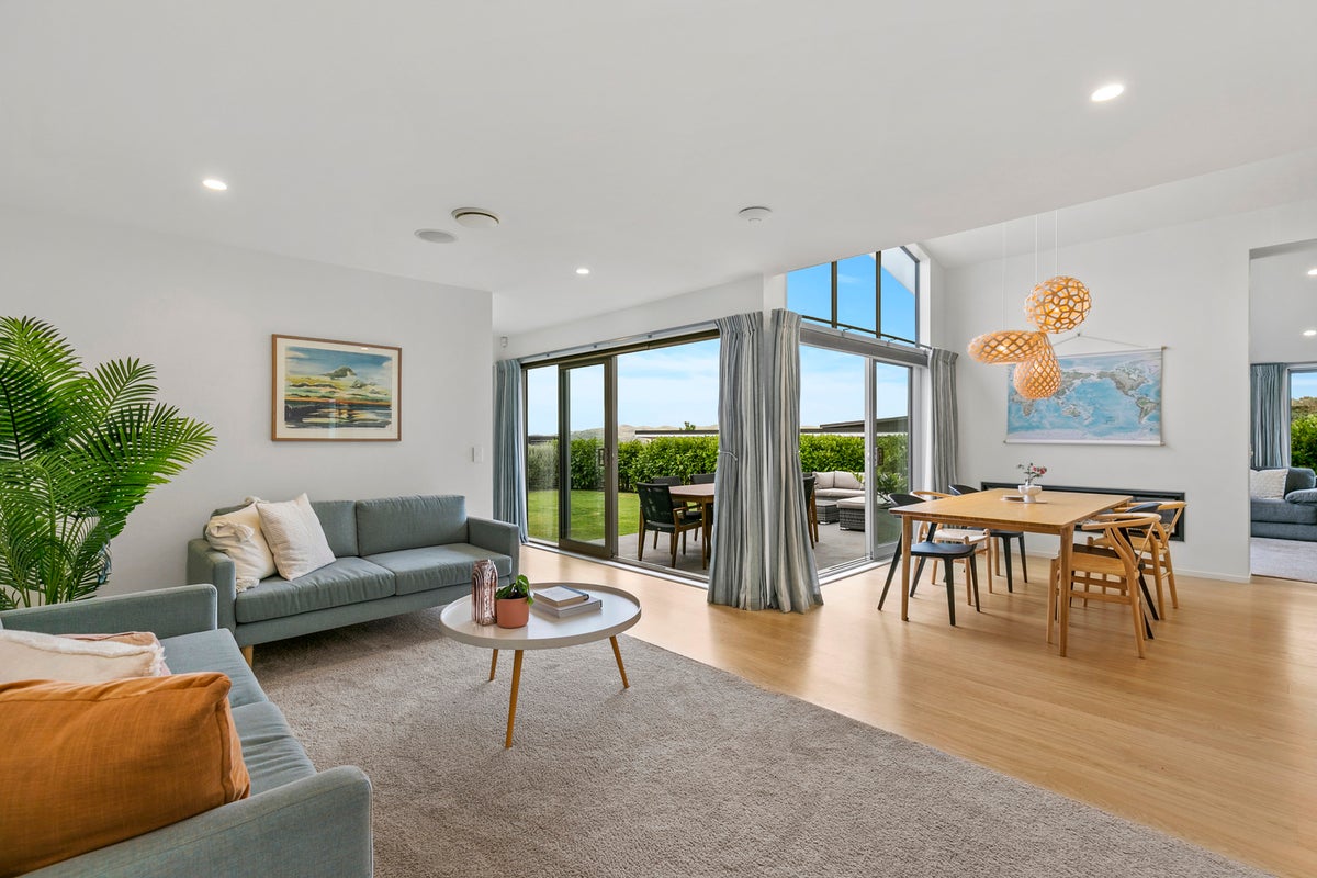 41 Red Beech Avenue, Woodridge, Wellington - Carousel 2