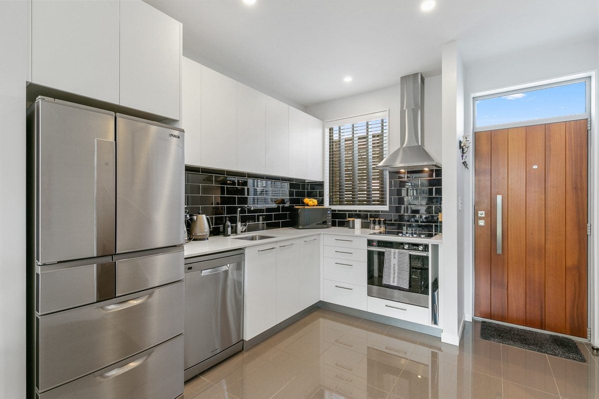 3/24 Tamar Street, Island Bay, Wellington - Carousel 2