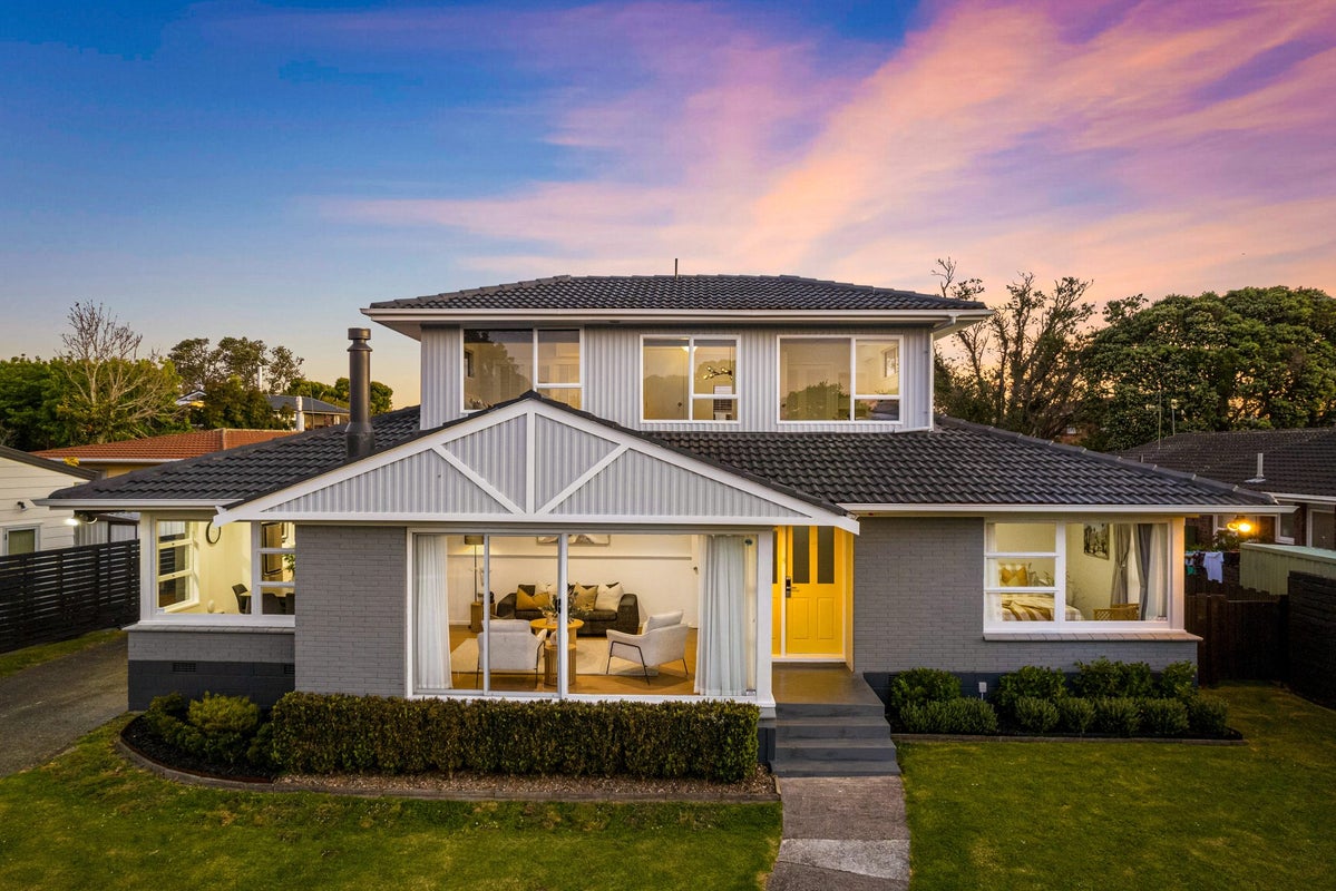 86 Muir Avenue, Mangere Bridge, Auckland - Carousel 1