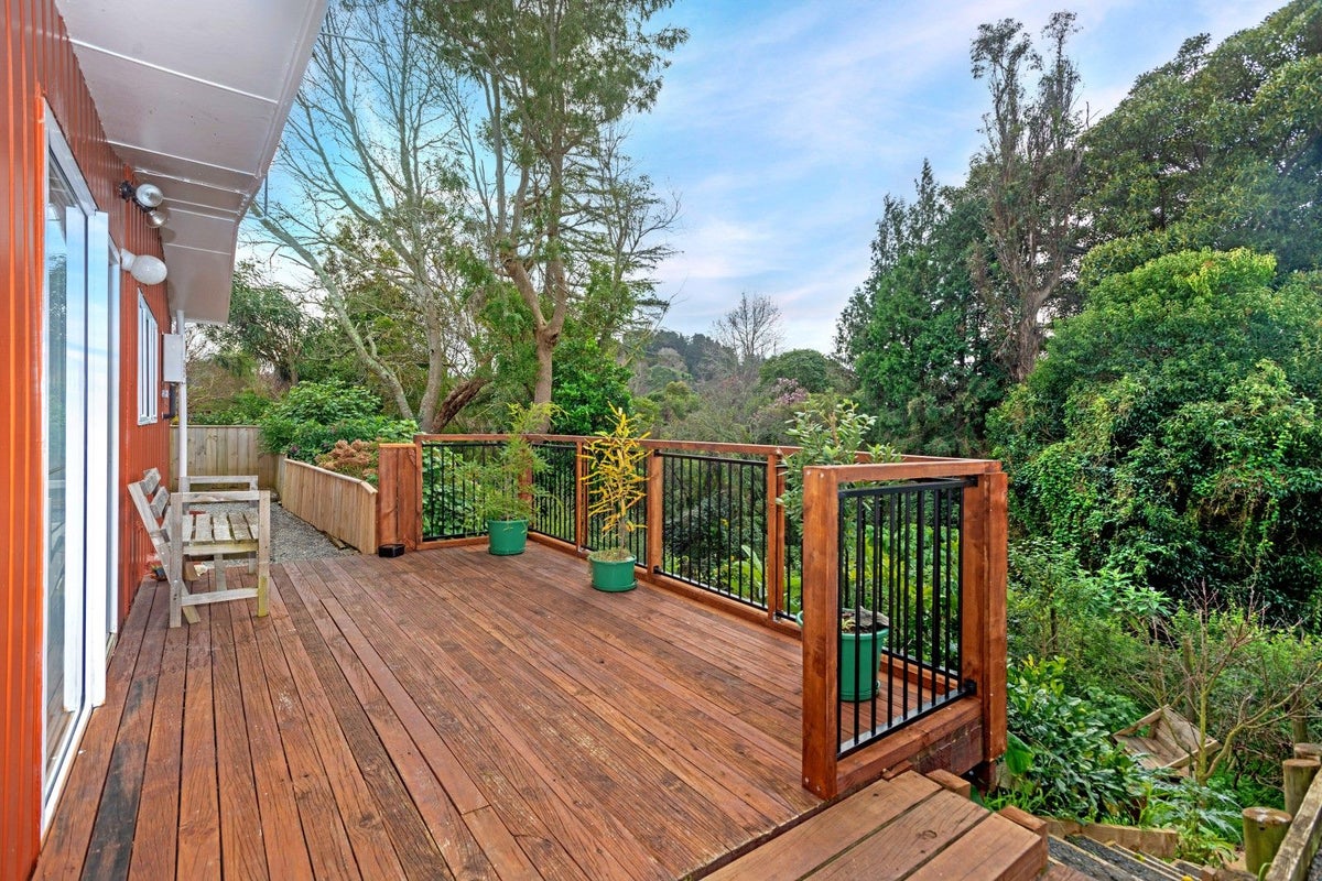 8 Dominey Street, Inner Kaiti, Gisborne - Carousel 1