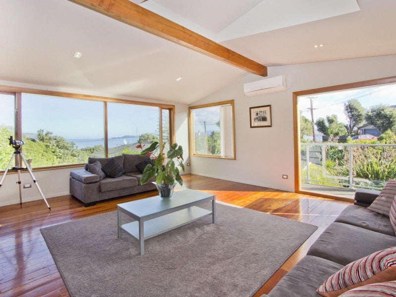 8 Howard Road, Point Howard, Lower Hutt - Carousel 1