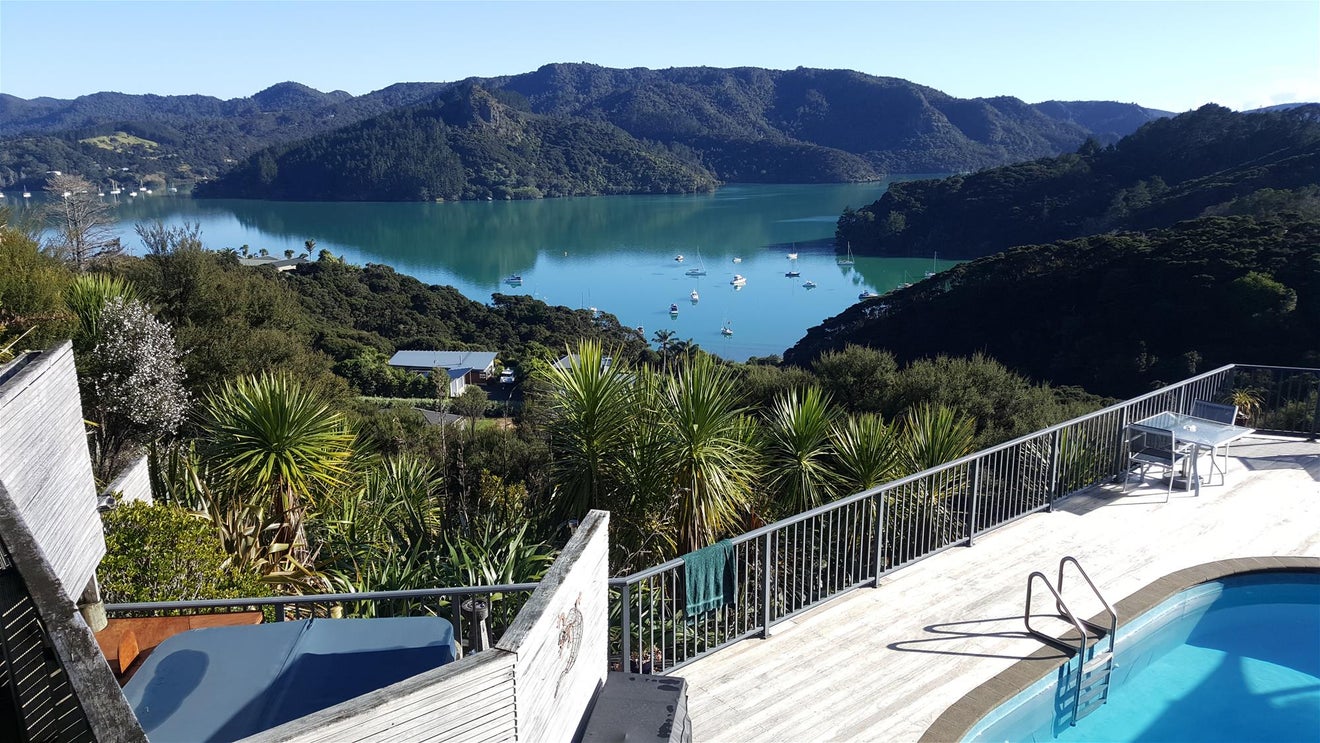 0 , Whangaroa - Carousel 1