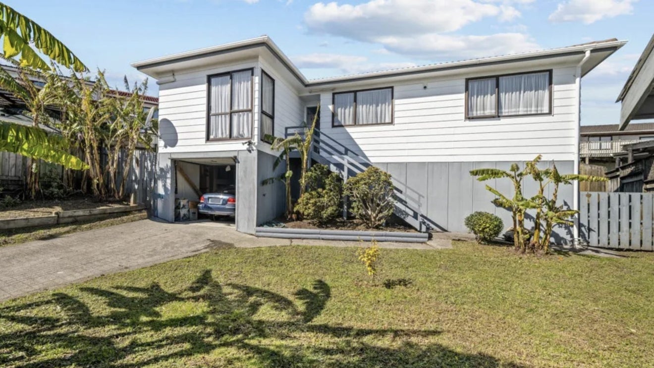 68 Sunvue Road, Glen Eden, Auckland - Carousel 1