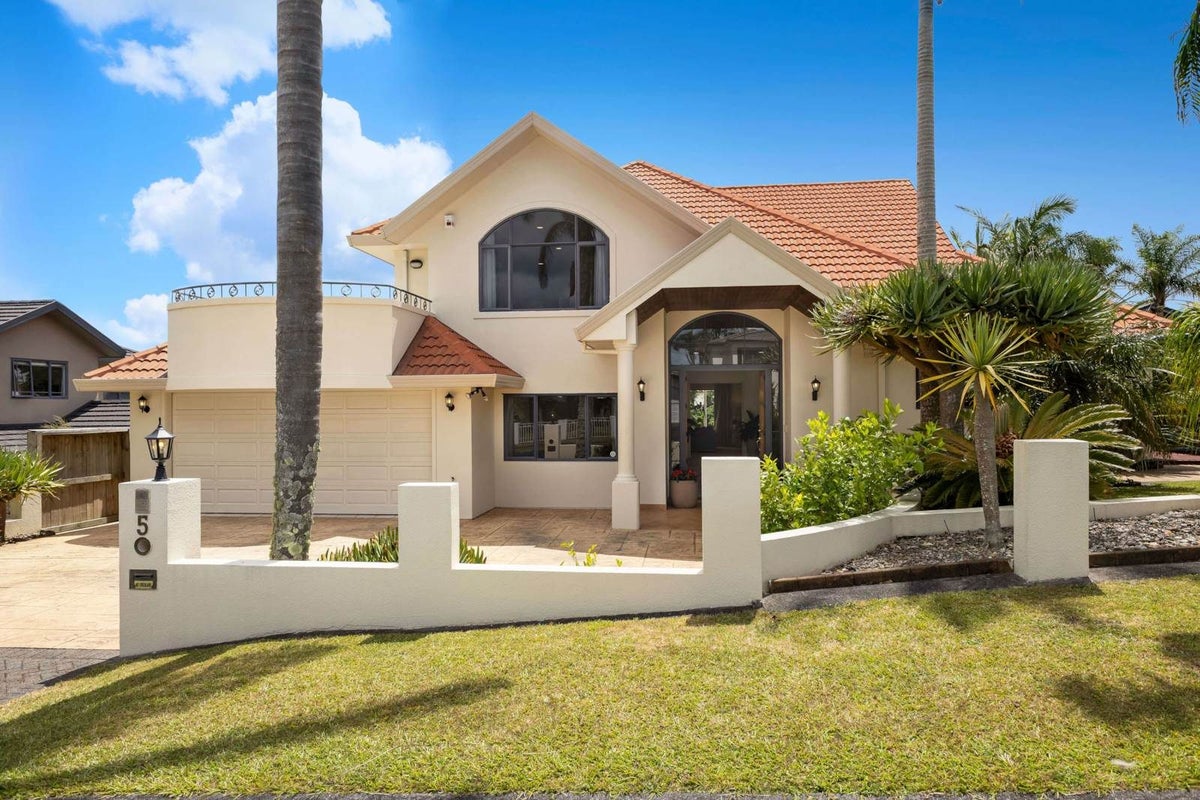 5 Kahala Place, West Harbour, Auckland - Carousel 2