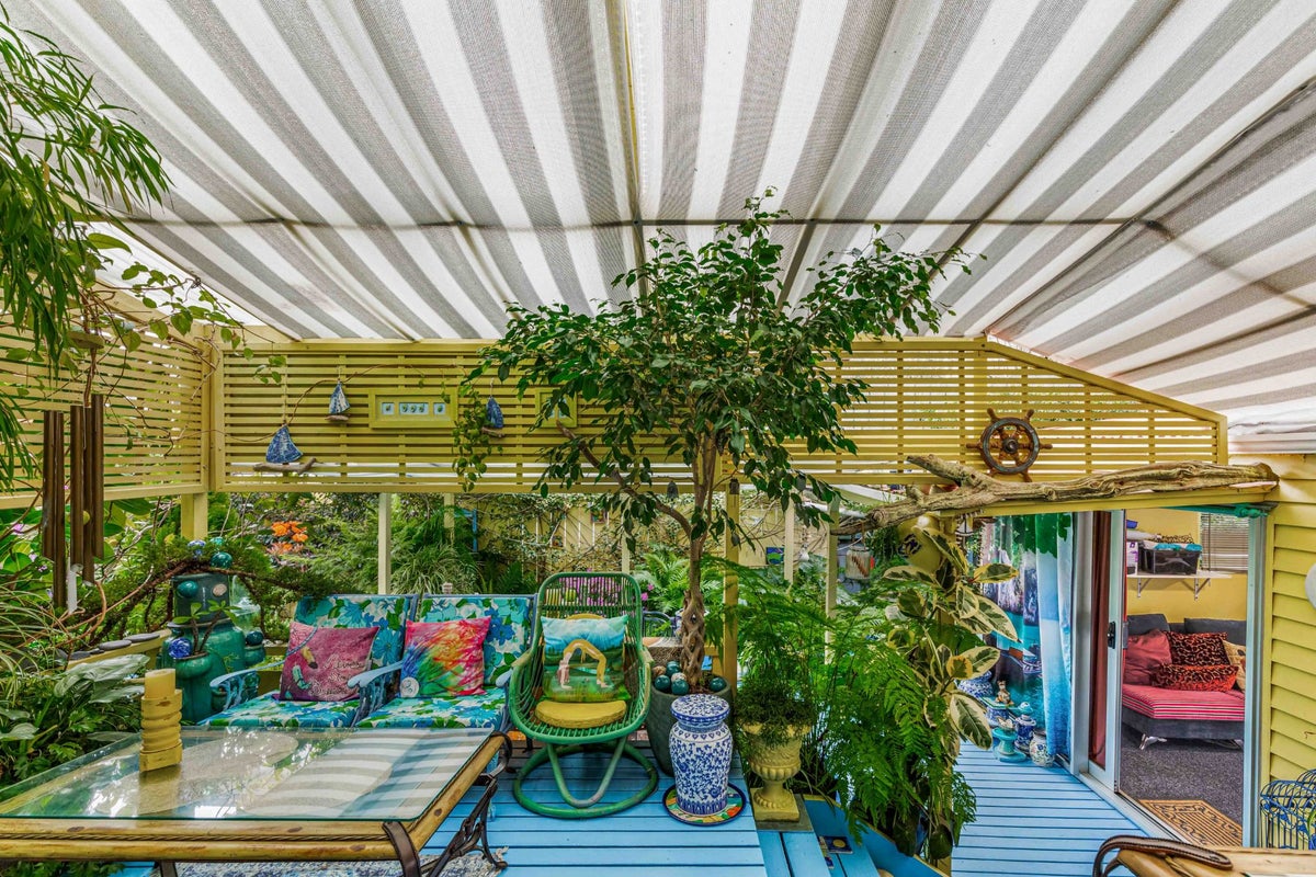 1/3A Kirrie Avenue, Te Atatu South, Auckland - Carousel 1