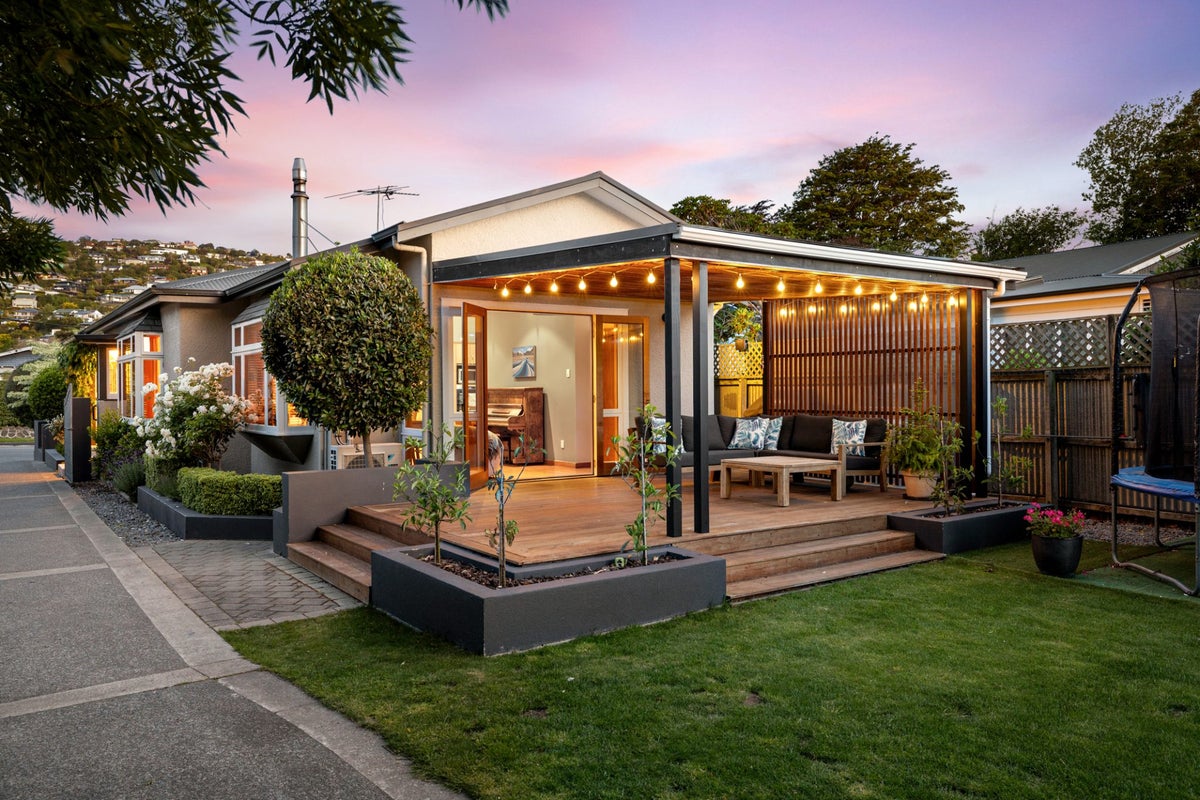 19 Birdwood Avenue, Beckenham, Christchurch - Carousel 1
