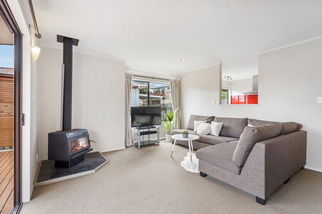 2/17 Tiri Tiri Road, Birkdale, Auckland - Carousel 2