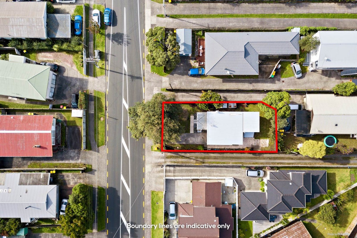 127 View Road, Sunnyvale, Auckland - Carousel 1