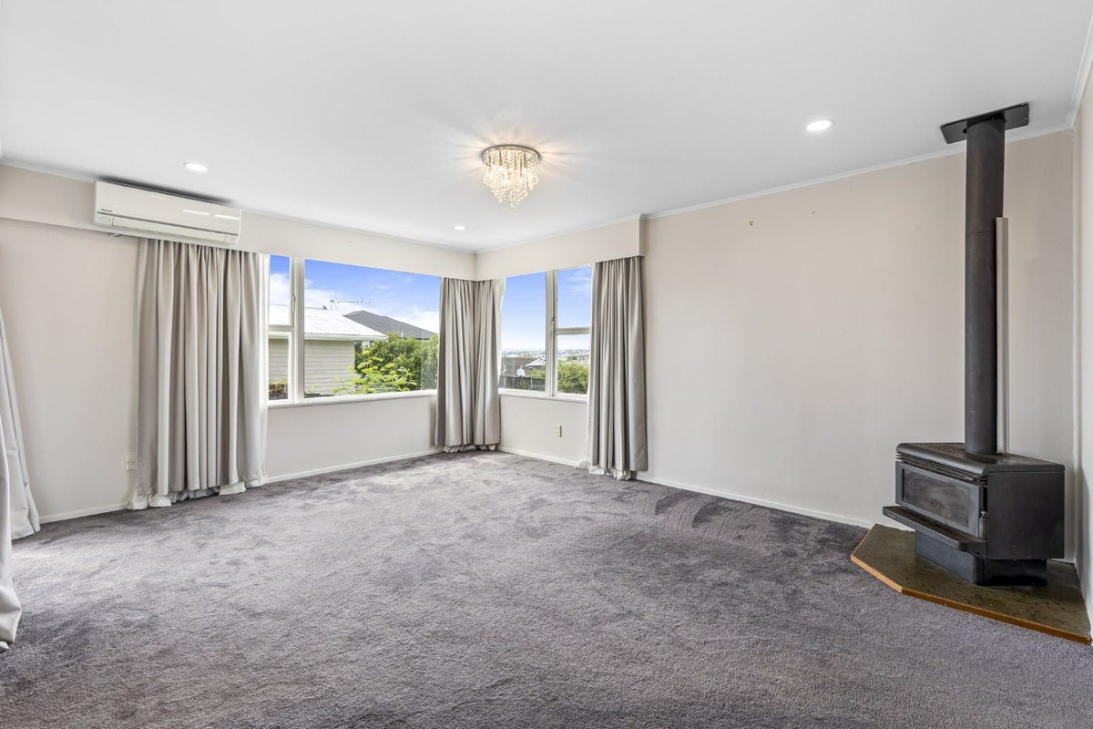 65 Sycamore Drive, Sunnynook, Auckland - Carousel 2