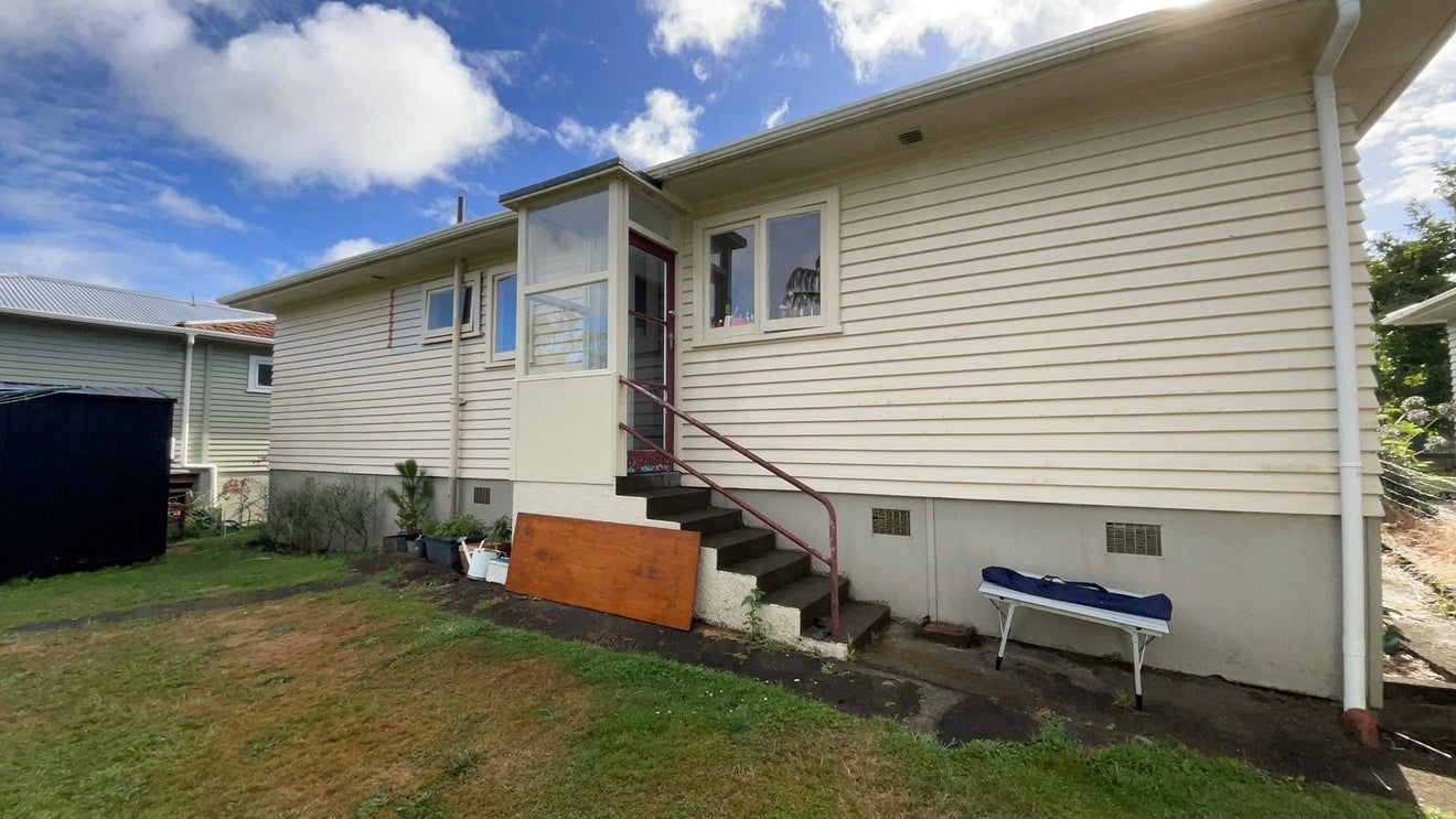 51 Essex Street, Vogeltown, New Plymouth - Carousel 8