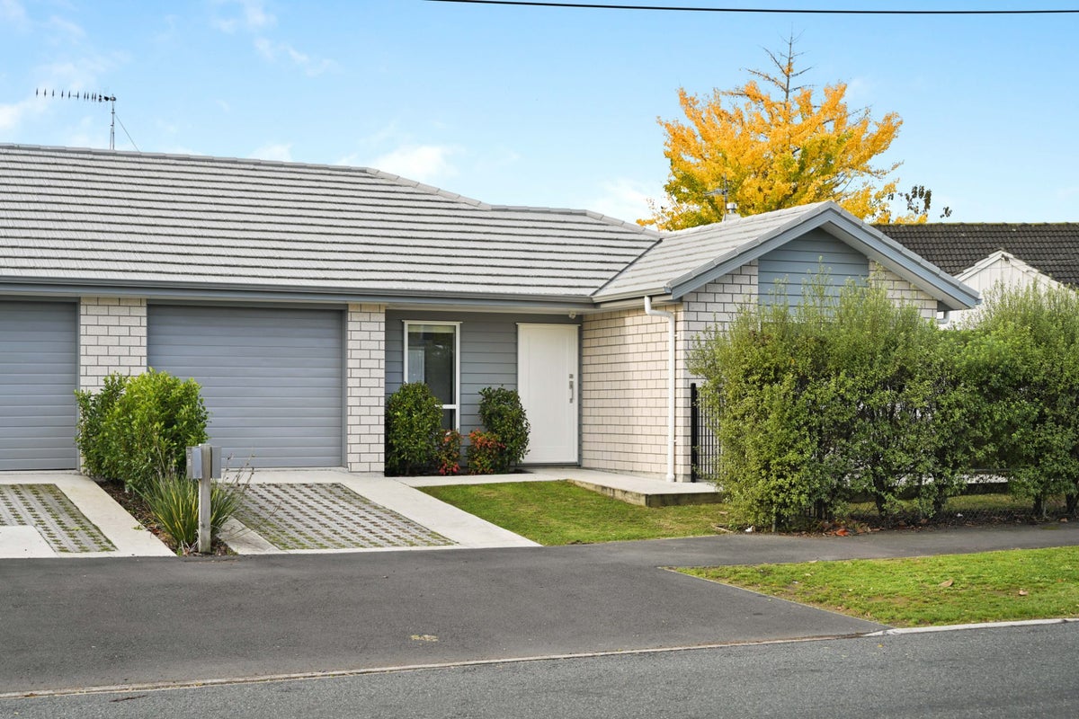 3/1 Jeanette Street, Glenview, Hamilton - Carousel 1
