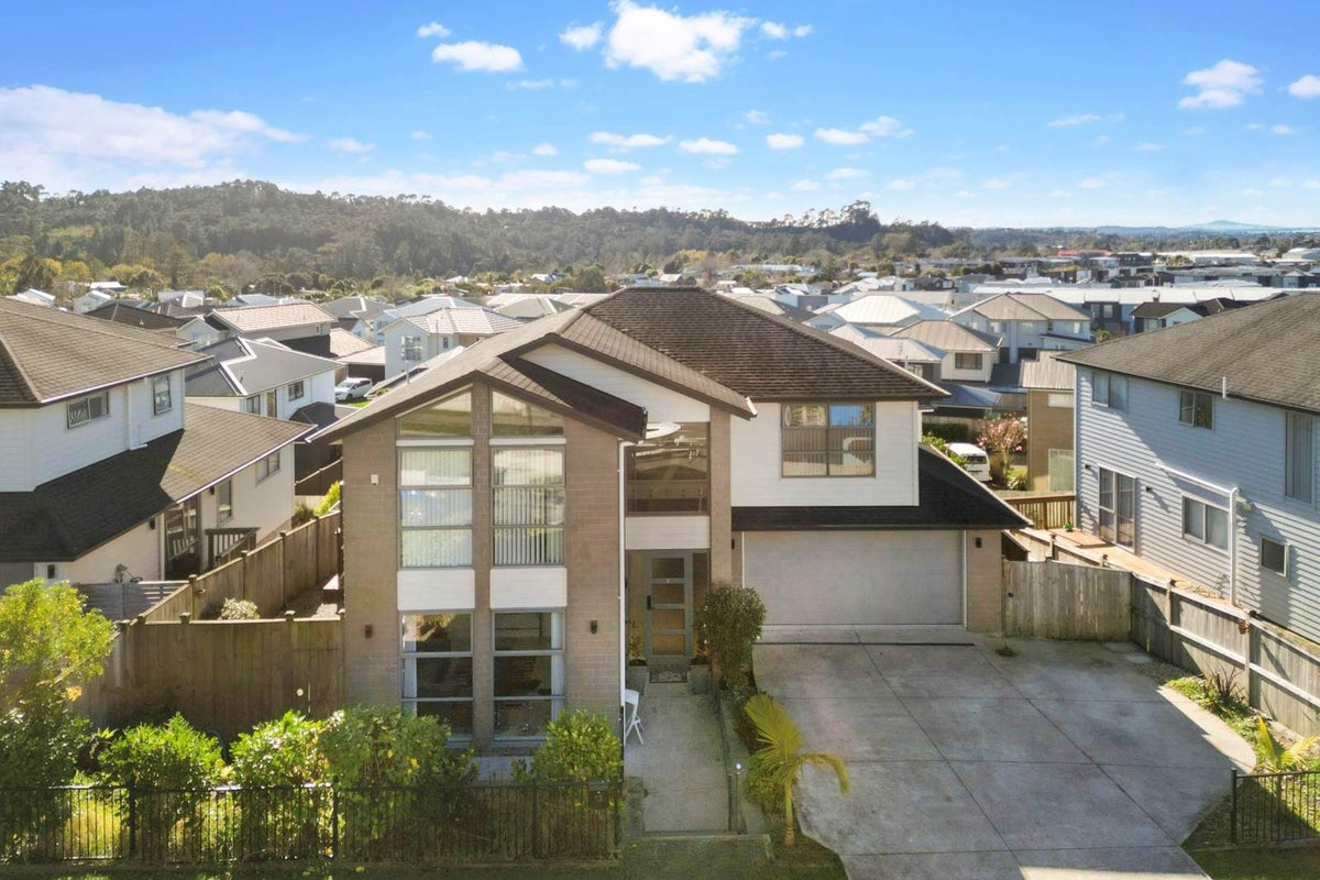13 Mettam Drive , Swanson, Auckland - Carousel 1