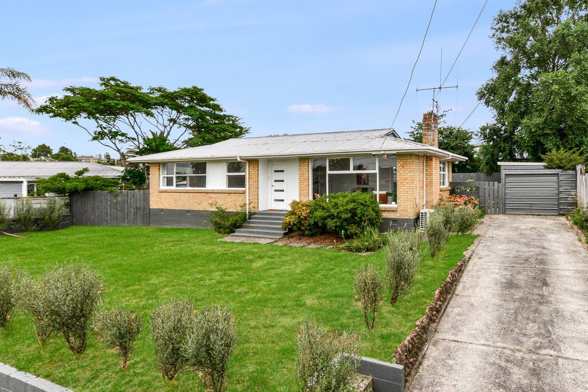 11 Minifie Avenue, Melville, Hamilton - Carousel 2