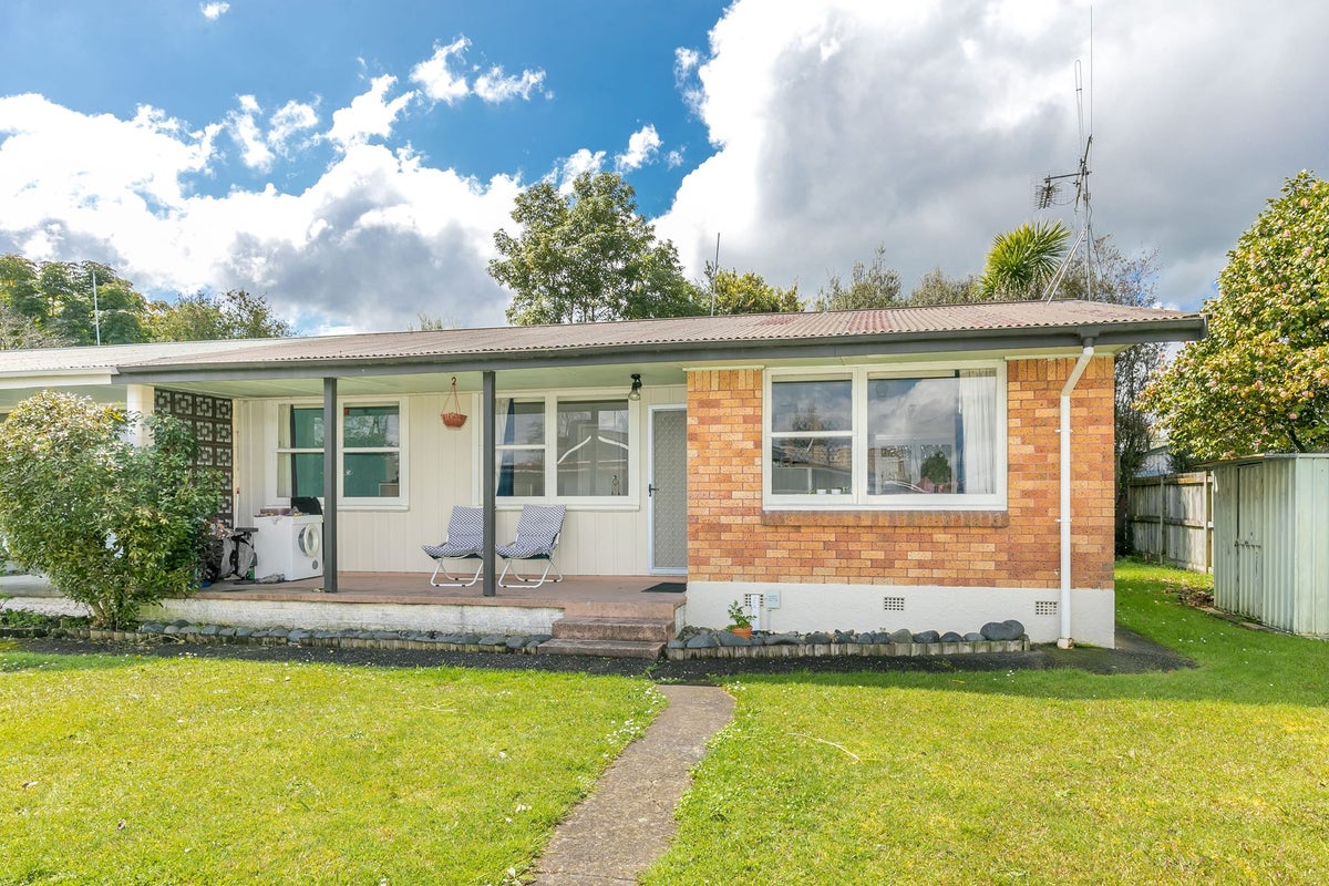 8B Braid Road, St Andrews, Hamilton - Carousel 1