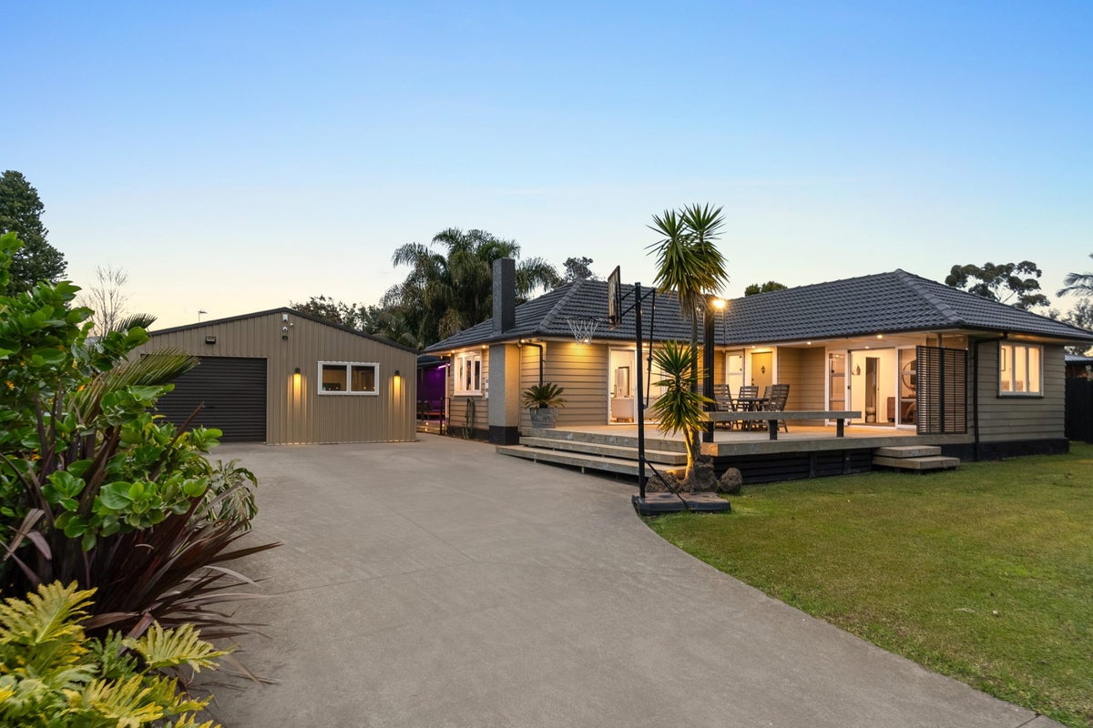 4 Holman Road, Te Atatu Peninsula, Auckland - Carousel 1