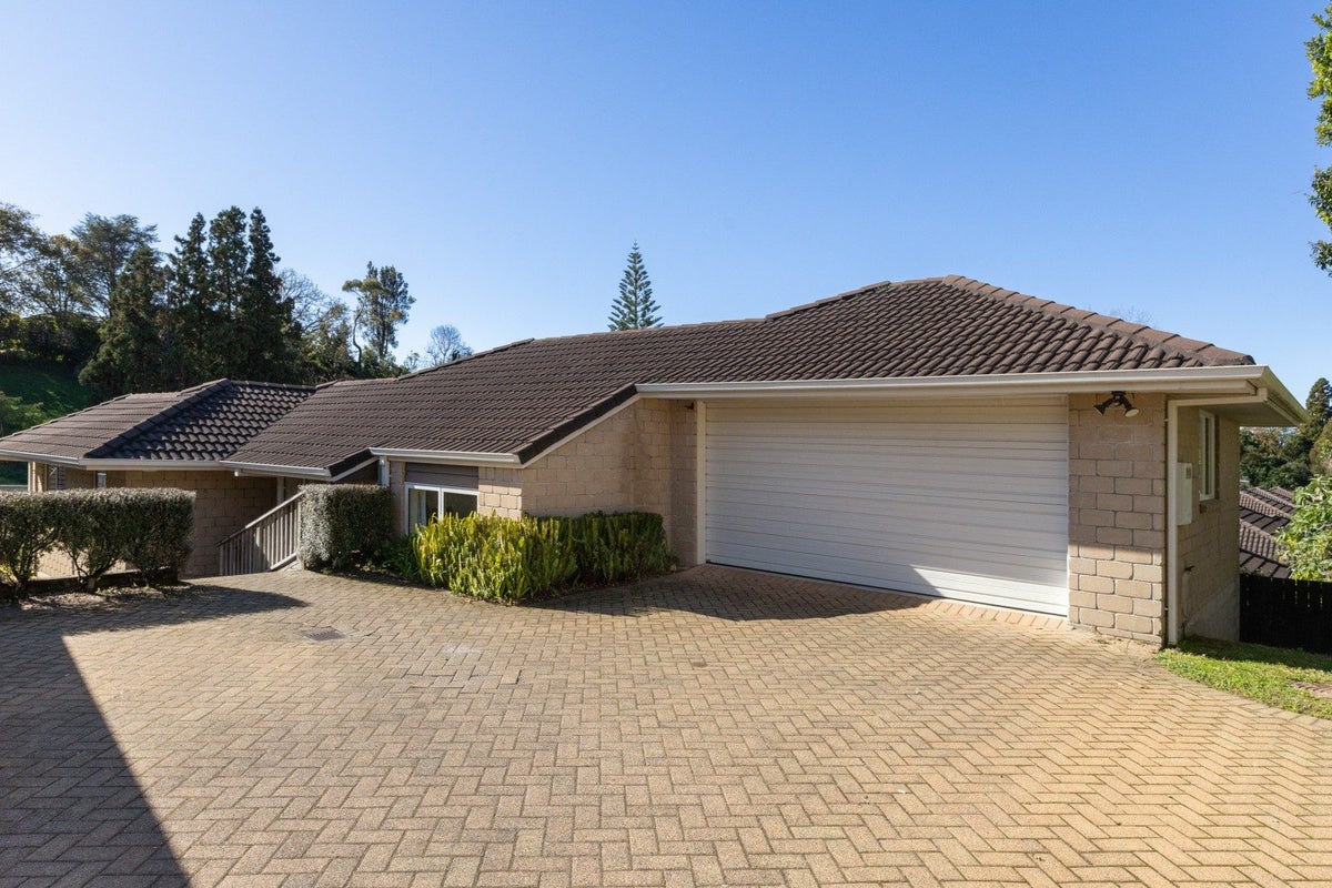 11 Darraghs Lane, Brookfield, Tauranga - Carousel 1
