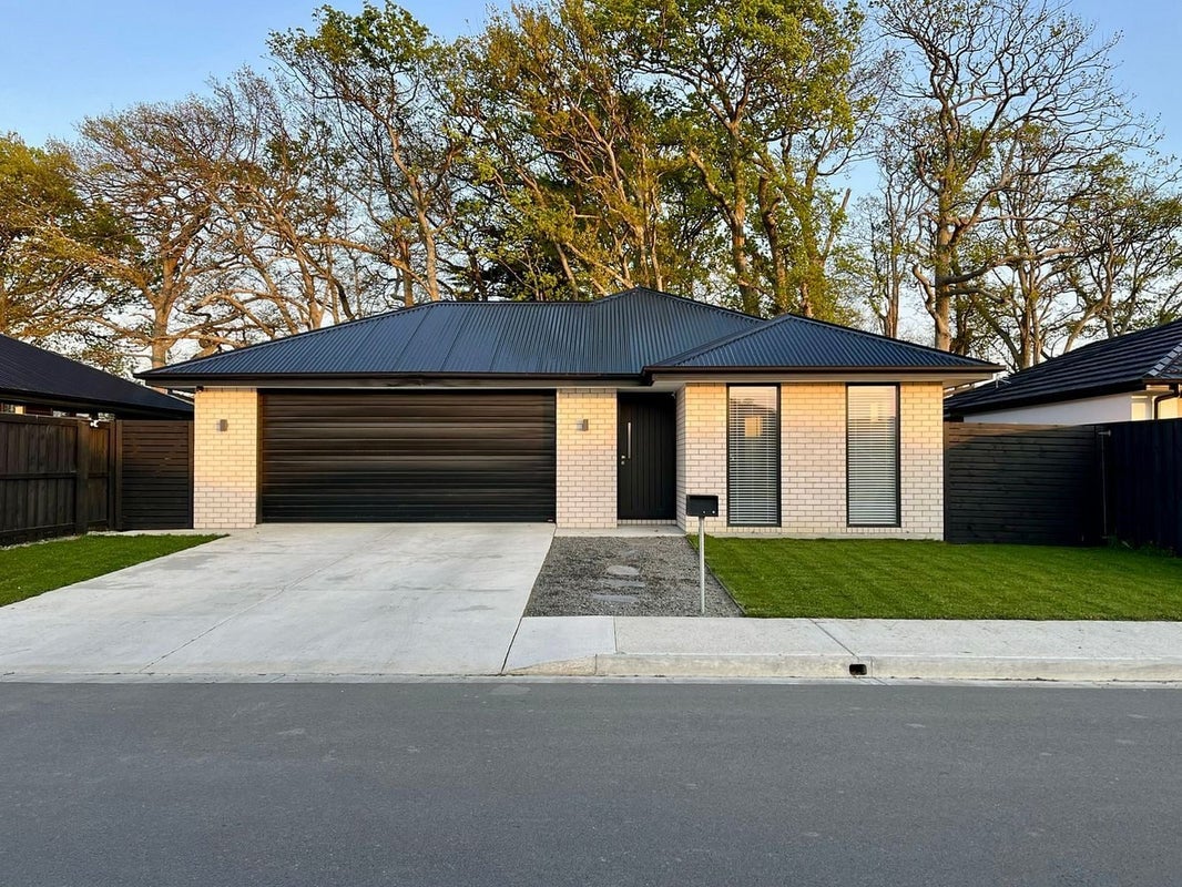 23 Crossley Avenue, Woodend, Woodend - Carousel 1