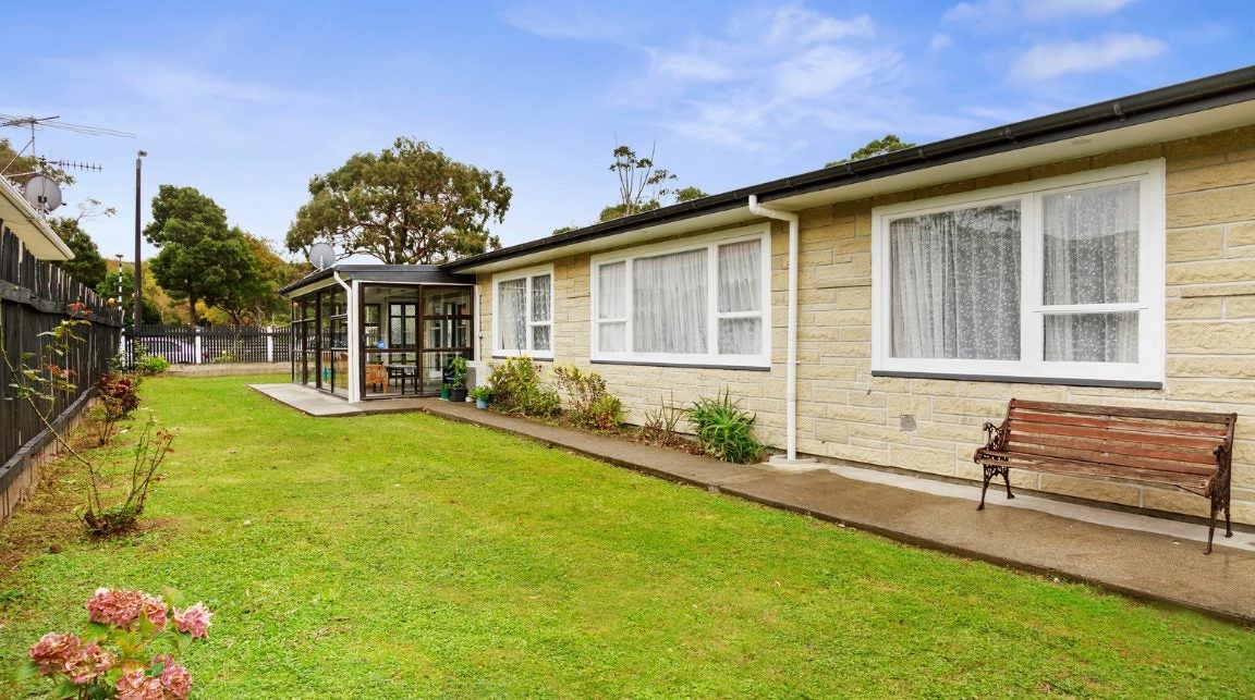 38 Parkway, Wainuiomata, Lower Hutt - Carousel 2