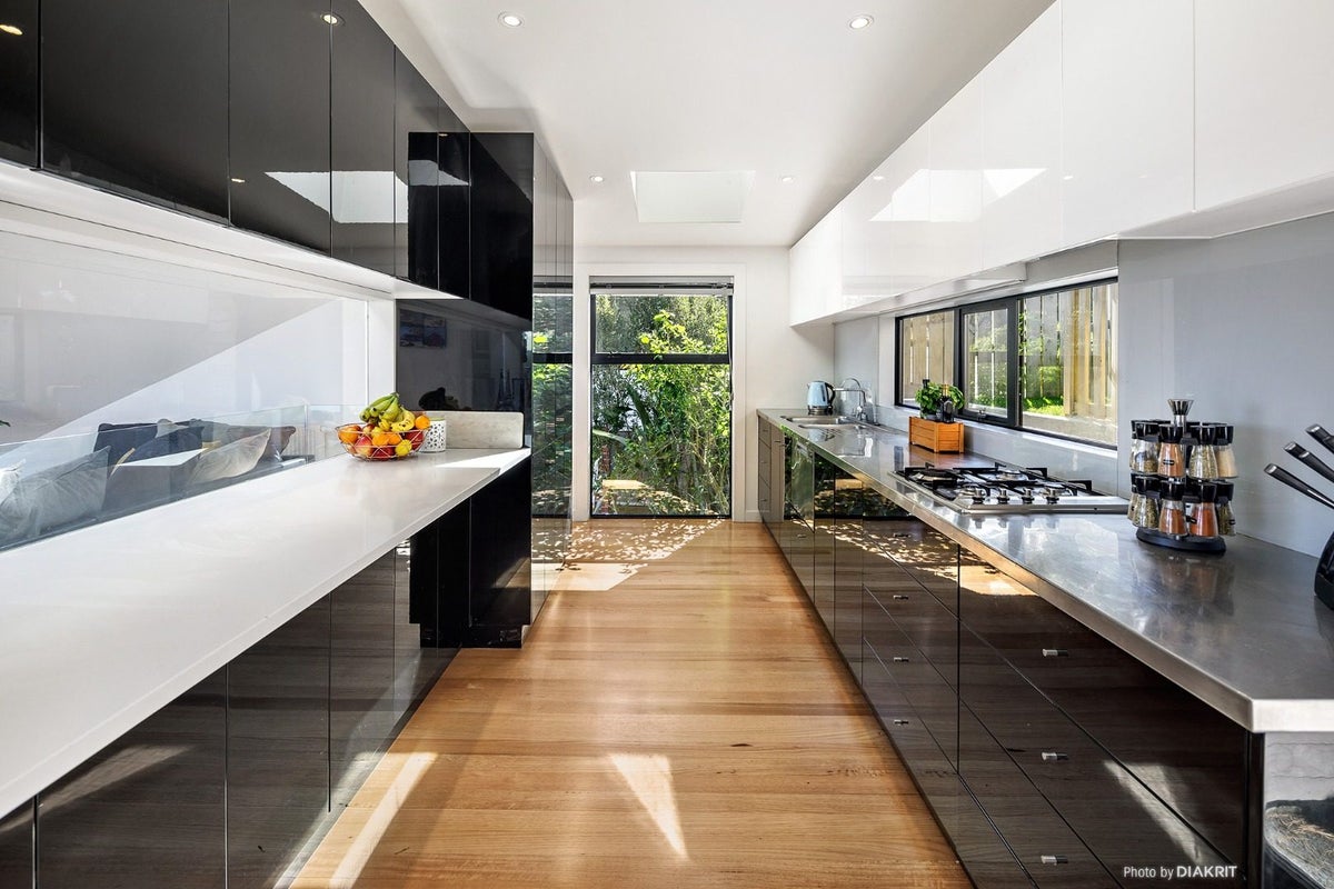 97 Madras Street, Khandallah, Wellington - Carousel 2