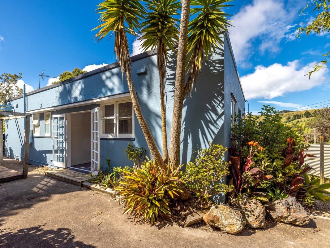 10 Te Makiri Road, Onetangi, Waiheke Island - Carousel 1