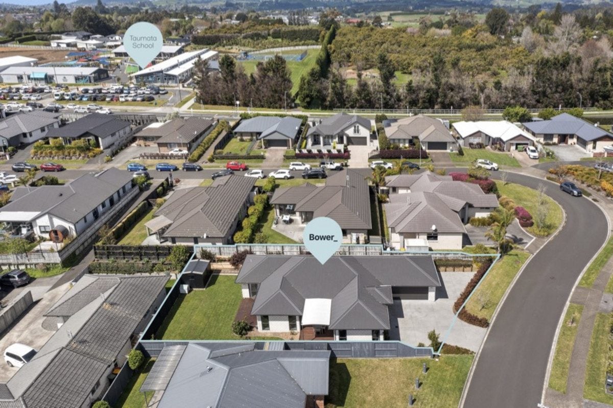 36 Benmore Crescent, Pyes Pa, Tauranga - Carousel 1