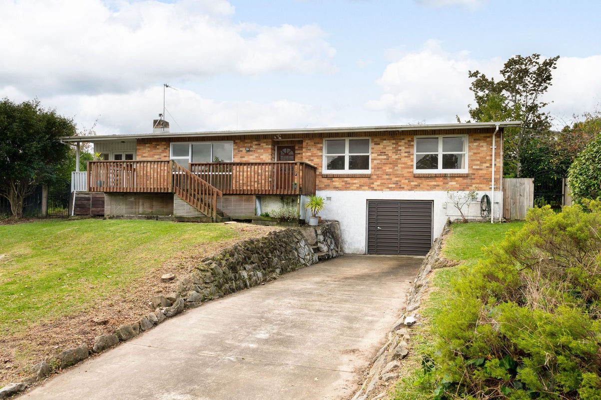 14 Westney Place, Forest Lake, Hamilton - Carousel 1