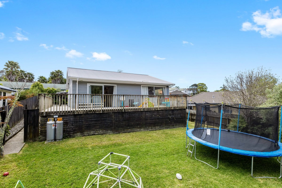 151 Brian Crescent, Stanmore Bay, Whangaparaoa - Carousel 2