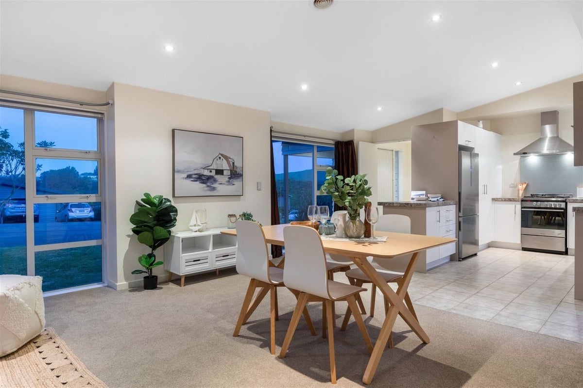 18 Dusky Crescent, Aotea, Porirua - Carousel 2